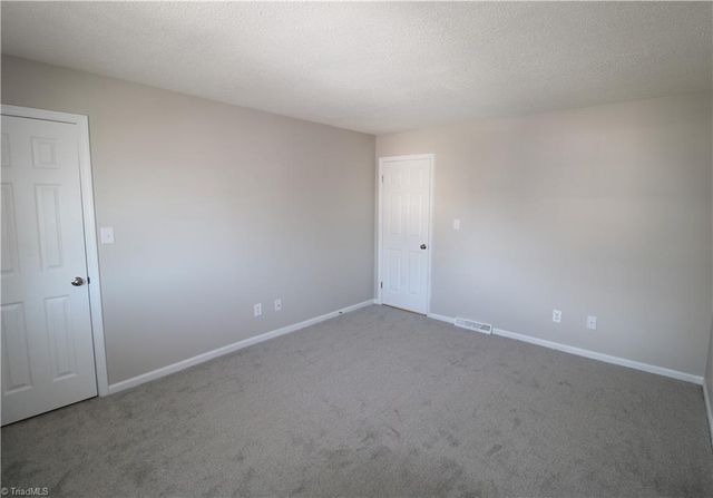 4007 S Bend Drive 104, Winston-salem, NC 27107