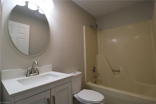 4007 S Bend Drive 104, Winston-salem, NC 27107