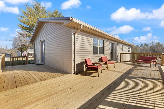 440 E Spencer Road, Campton, KY 41301