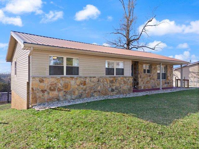 440 E Spencer Road, Campton, KY 41301