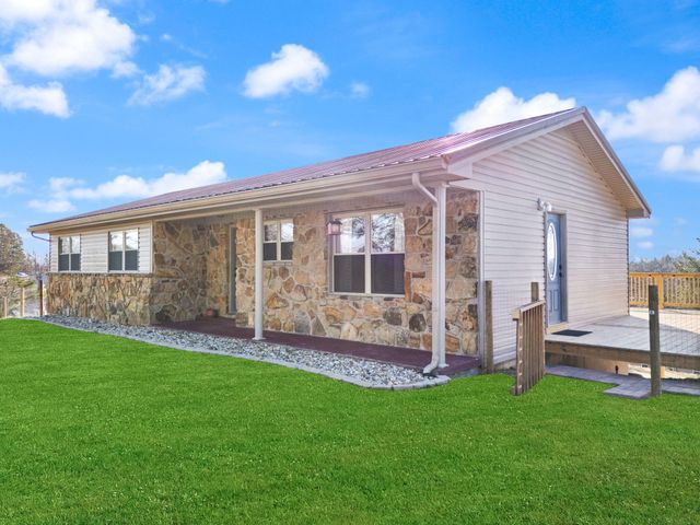 440 E Spencer Road, Campton, KY 41301