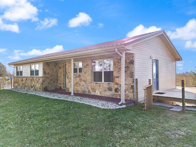 440 E Spencer Road, Campton, KY 41301