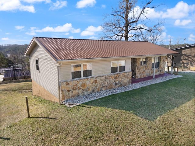 440 E Spencer Road, Campton, KY 41301