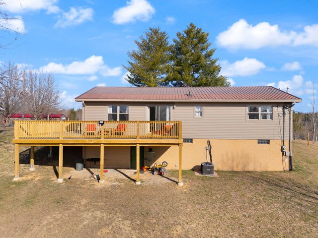 440 E Spencer Road, Campton, KY 41301