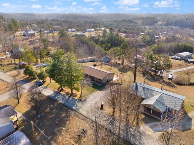 440 E Spencer Road, Campton, KY 41301