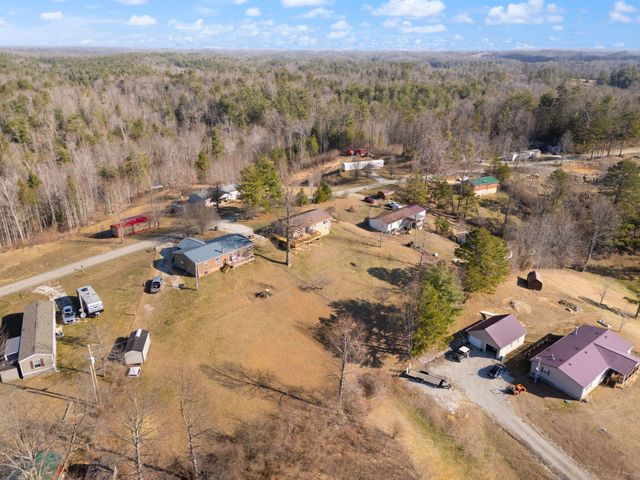 440 E Spencer Road, Campton, KY 41301