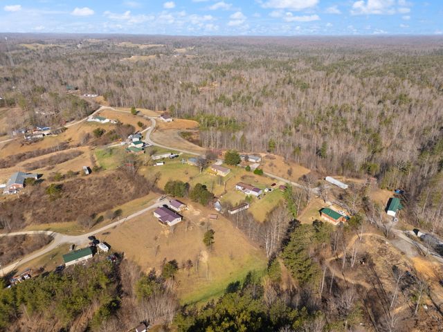 440 E Spencer Road, Campton, KY 41301