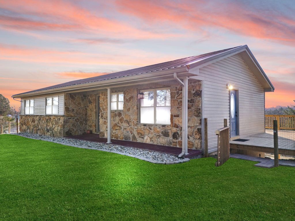 440 E Spencer Road, Campton, KY 41301