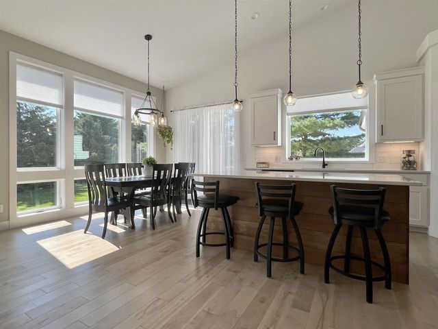 6624 Covered Bridge Trail, Sun Prairie, WI 53590