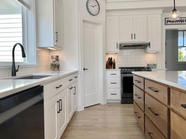 6624 Covered Bridge Trail, Sun Prairie, WI 53590