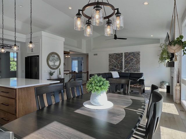6624 Covered Bridge Trail, Sun Prairie, WI 53590