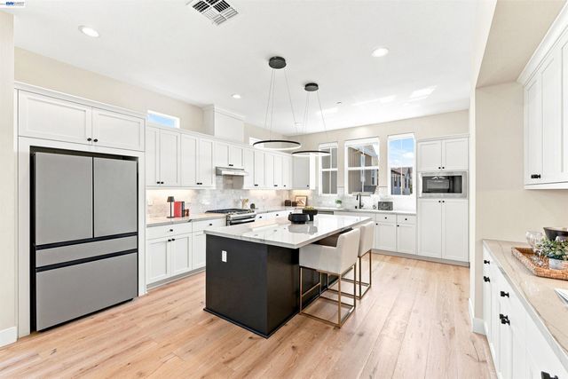 8540 Tailwind Ave, Newark, CA 94560