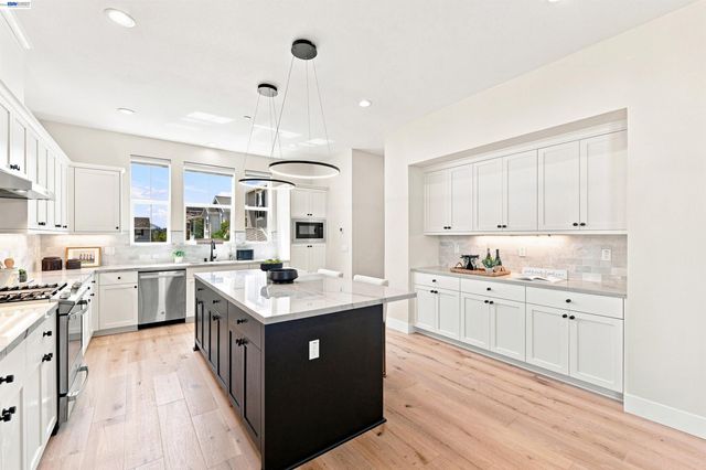 8540 Tailwind Ave, Newark, CA 94560