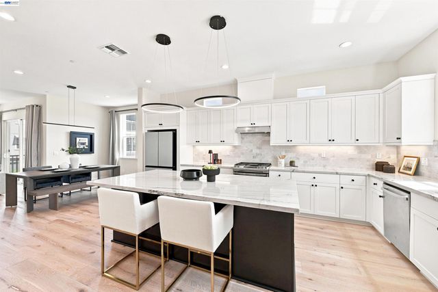 8540 Tailwind Ave, Newark, CA 94560