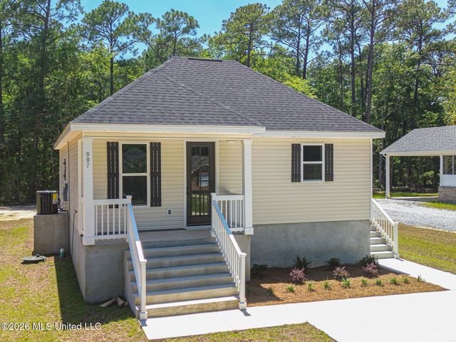807 Bay Street, Ocean Springs, MS 39564