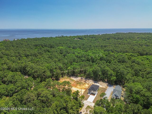 807 Bay Street, Ocean Springs, MS 39564