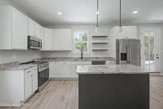 807 Bay Street, Ocean Springs, MS 39564