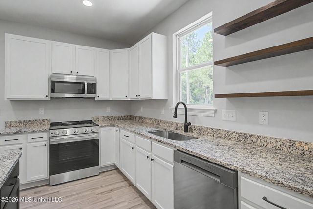 807 Bay Street, Ocean Springs, MS 39564