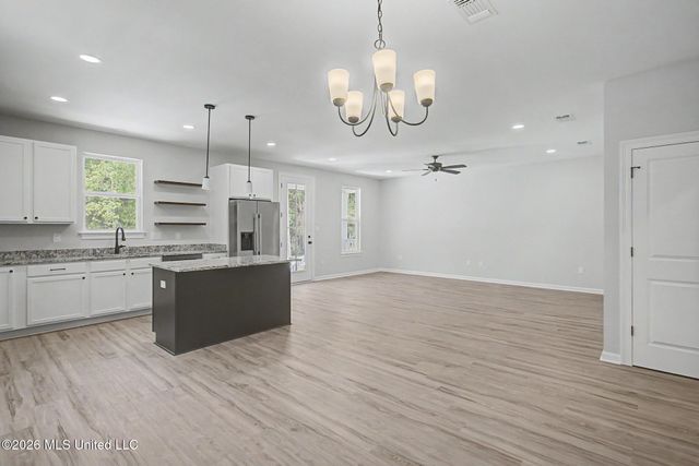 807 Bay Street, Ocean Springs, MS 39564