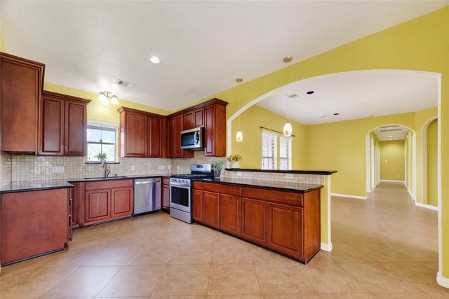 319 Pinedale Ave, Arcola, TX 77583