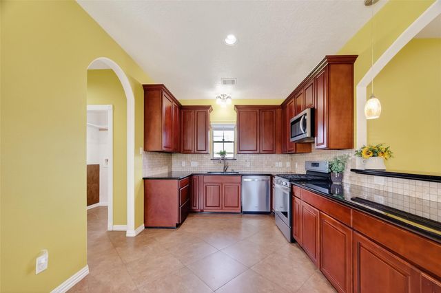 319 Pinedale Ave, Arcola, TX 77583