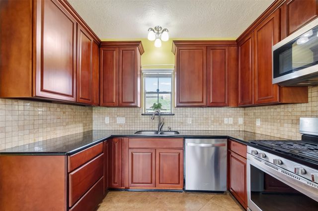 319 Pinedale Ave, Arcola, TX 77583