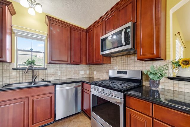 319 Pinedale Ave, Arcola, TX 77583