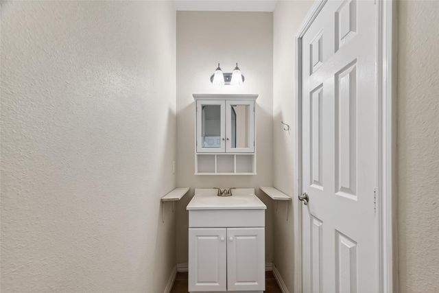 319 Pinedale Ave, Arcola, TX 77583