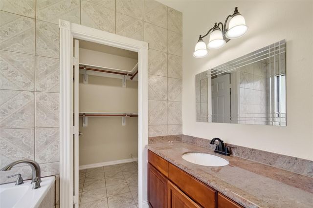 319 Pinedale Ave, Arcola, TX 77583