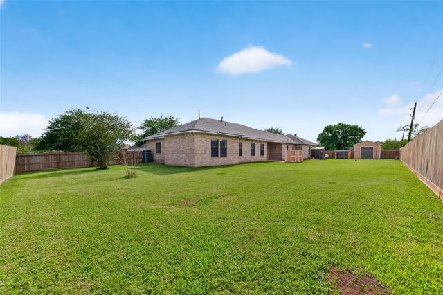 319 Pinedale Ave, Arcola, TX 77583