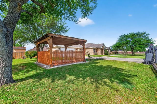 319 Pinedale Ave, Arcola, TX 77583