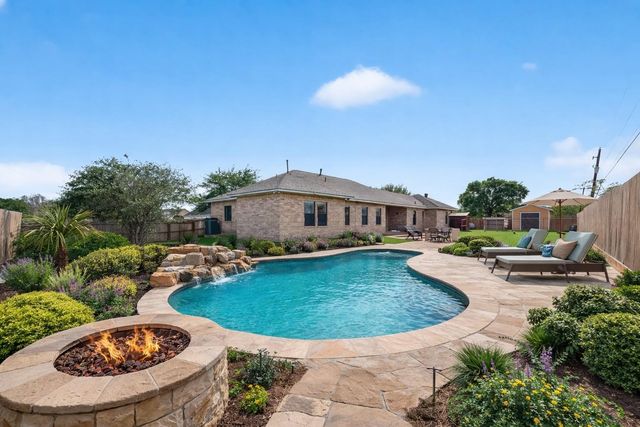 319 Pinedale Ave, Arcola, TX 77583