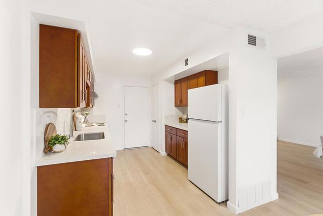 2405 Liberty, South San Francisco, CA 94080