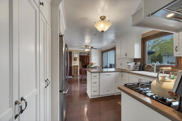 413 S GOOD HOPE ROAD, De Pere, WI 54115
