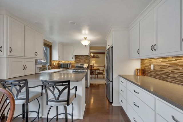 413 S GOOD HOPE ROAD, De Pere, WI 54115