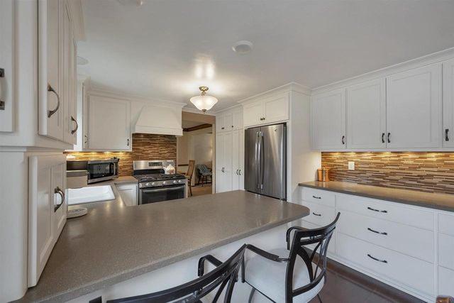 413 S GOOD HOPE ROAD, De Pere, WI 54115