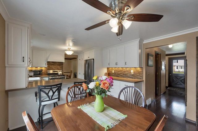 413 S GOOD HOPE ROAD, De Pere, WI 54115