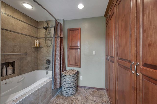 413 S GOOD HOPE ROAD, De Pere, WI 54115
