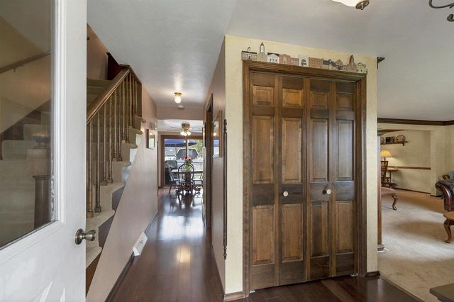 413 S GOOD HOPE ROAD, De Pere, WI 54115