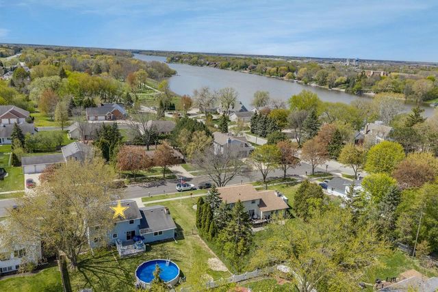 413 S GOOD HOPE ROAD, De Pere, WI 54115