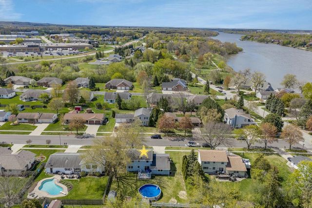 413 S GOOD HOPE ROAD, De Pere, WI 54115