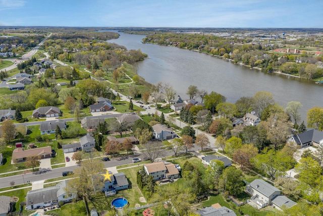 413 S GOOD HOPE ROAD, De Pere, WI 54115