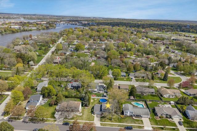 413 S GOOD HOPE ROAD, De Pere, WI 54115
