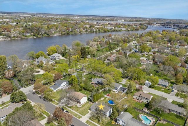 413 S GOOD HOPE ROAD, De Pere, WI 54115