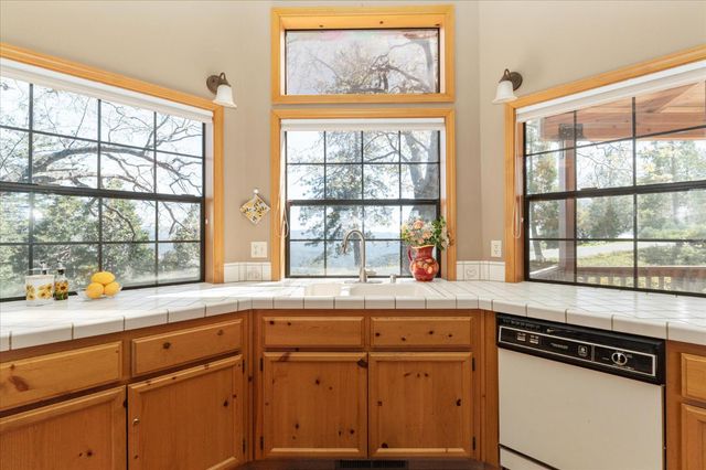 1016 Sandalwood Dr, Murphys, CA 95247