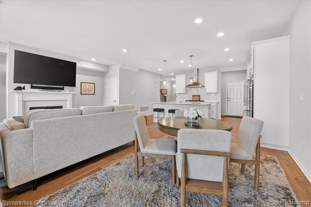 4041 Nottingham Circle, Clarkston, MI 48346