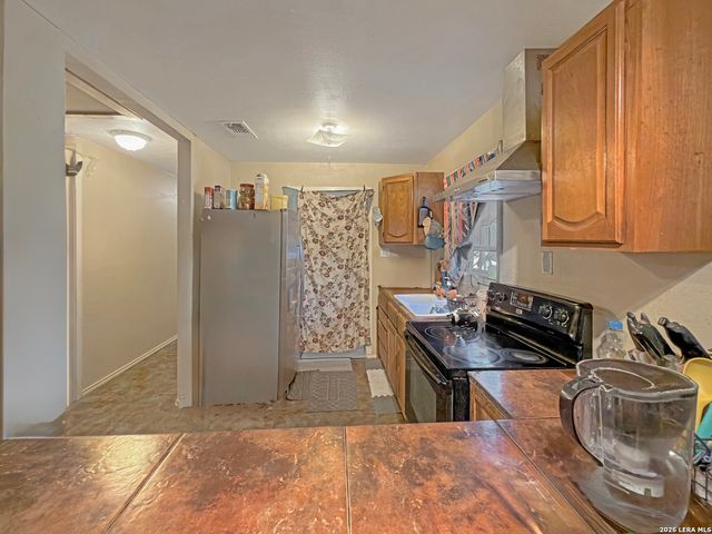 213 E 4th, Elmendorf, TX 78112