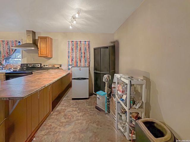 213 E 4th, Elmendorf, TX 78112