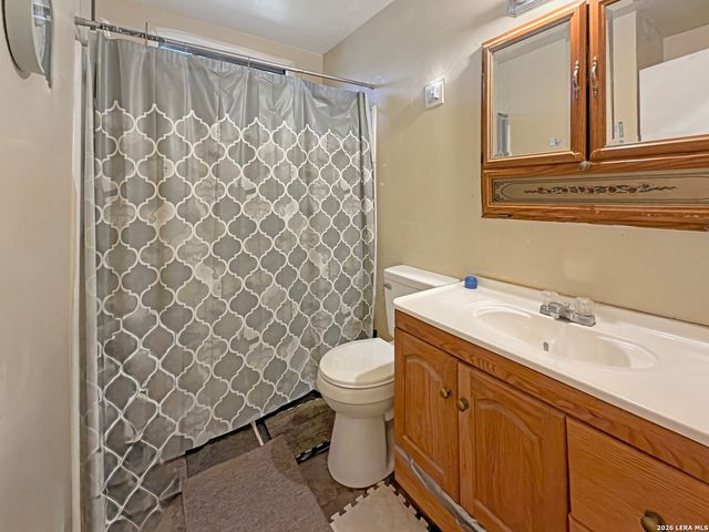 213 E 4th, Elmendorf, TX 78112