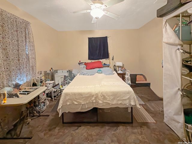 213 E 4th, Elmendorf, TX 78112